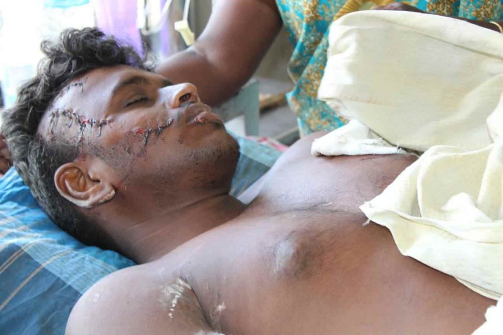 கால் மேல் கால் போட்டு உட்கார்ந்ததற்காக கொலைகள்